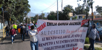 Se movilizan sindicalizados del SUTCSEIIO para exigir audiencia con Murat