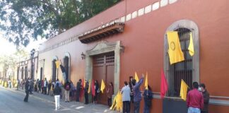 Frente Popular Democrático protesta en Casa Oficial; pide apoyos