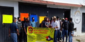 Protestan ganaderos por altos costos de arete “Siniga”