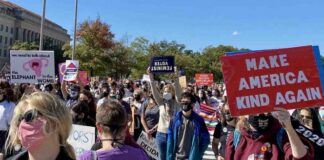 Miles de mujeres salen a manifestarse contra Trump en EU