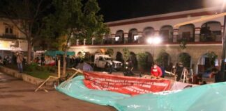 Realiza Ayuntamiento de Oaxaca operativo para retirar estructuras de comercio informal en el Zócalo