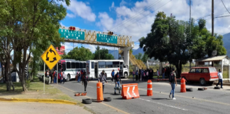 Normalistas activan bloqueos para exigir atención a sus demandas