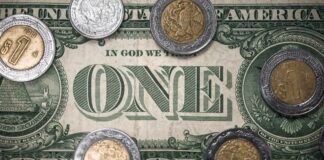 Peso opera estable en espera de noticias sobre estímulos en EU