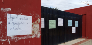 Pobladores de la costa protestan en Protección Civil; exigen apoyos