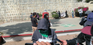 Colectivos feministas instalan tianguis en Casa de la Cultura, exigen justicia