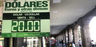 Peso gana por optimismo tras ensayo de vacuna contra Covid-19