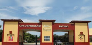 Despiden a maestra de Oaxaca que respaldó a universitarias en denuncias de acoso sexual
