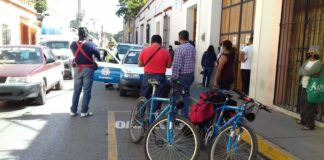 Fallece hombre al interior de taxi en el centro histórico