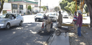 Repara Ayuntamiento de Oaxaca de Juárez 570.34 metros cuadrados de vialidades
