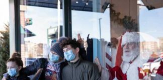 No se abracen o los brotes serán brutales, pide OMS ante fiestas