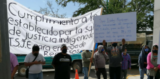 Pobladores de Aloápam protestan en congreso para exigir entrega de recursos
