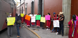 Indígenas Triquis activan protestas en Casa Oficial; exigen entrega de recursos