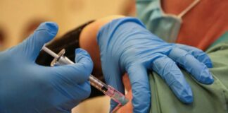 Enfermero da positivo al Covid-19 más de una semana después de recibir vacuna de Pfizer