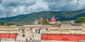 Después de 9 meses, reabre zona arqueológica de Mitla