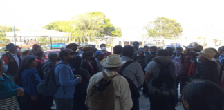 Pobladores de Mixistlán protestan en Ciudad Administrativa; exigen entrega de recursos