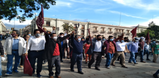 “Piso parejo para todos” pide Neri durante marcha