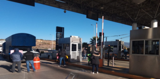 Pobladores de Nochixtlán hacen su navidad; toman caseta de Huitzo