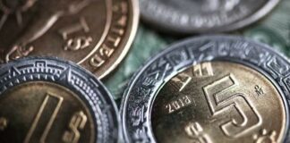 Peso avanza por expectativas de mayores apoyos a hogares en EU