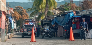 Balean a mujer en pleno centro de Pinotepa Nacional