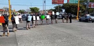 Protestan policías de Juchitán para exigir justicia por elemento asesinado