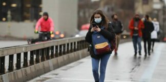 OMS pide usar cubrebocas durante reuniones familiares en Navidad