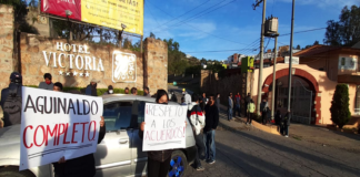 Empleados del Hotel Victoria protestan para exigir pago de aguinaldo