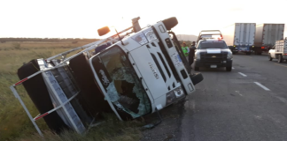 Por fuertes vientos en el Istmo, vuelcan dos trailers en el Istmo