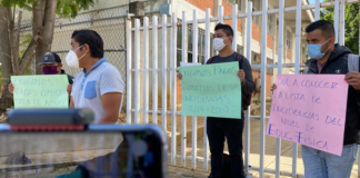 Profesores protestan en pagaduría del IEEPO, exigen pagos