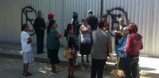 Colonos de Oaxaca cierran calles para evitar ambulantaje e inseguridad