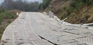 En Oaxaca, camino construido por gobierno federal se fractura