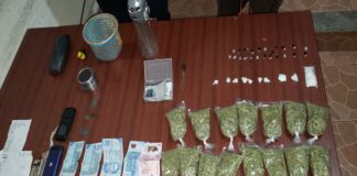 Aseguran droga y dinero durante cateo en Guelache
