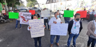 Sindicalizados de salud protestan en la DDHPO; exigen atención a sus demandas