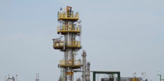 Extracción de crudo de Pemex cayó en 2020 a su peor nivel en 17 años