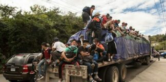 Más de 6 mil hondureños ingresan en caravana a Guatemala; van hacia México para tratar de llegar a EU