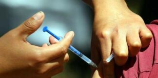 Estudia Ssa caso de doctora con reacción a vacuna