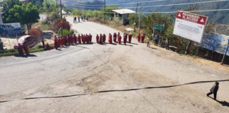 Con bloqueos, exigen alto a la violencia en la zona Triqui