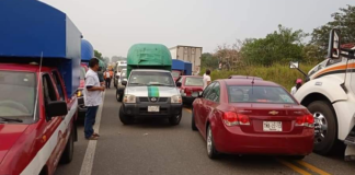 Retienen a 3 funcionarios de la SEGEGO en bloqueo del Istmo