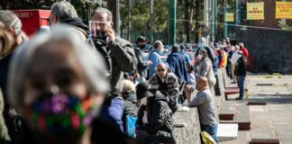 Sheinbaum pide no hacer filas para vacunas: ‘con 15 minutos basta’