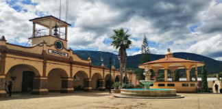 Pobladores de Sola de Vega retan al COVID-19 y preparan baile