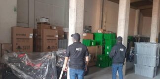 Aseguran tracto camión con mercancía robada de Coppel en Amilpas