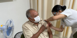 Aplica IMSS segunda dosis contra covid-19 a su personal de salud