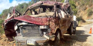 Vuelca camión con migrantes en Telixtlahuaca; un muerto y 21 lesionados