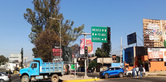 Arrecian bloqueos y protestas en Oaxaca por suspensión de vacunas