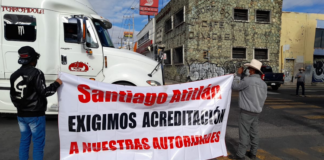 Con bloqueo, pobladores de Atitlán exigen reconocimiento de autoridades