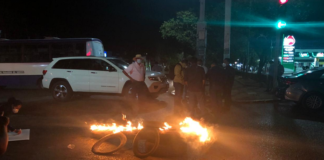 Suspenden vacunas en municipios de Oaxaca, colonos activan bloqueos