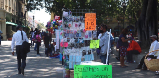 Integrantes del F-Popular 14 de junio instalan plantón en el zócalo