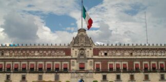 Casi 6 de cada 10 personas desconfían del gobierno en México