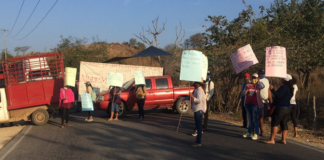 Con bloqueo, pobladores de Mártires de Tacubaya exigen destitución de edil