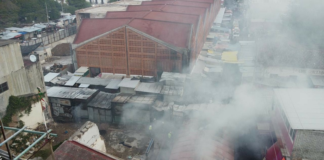 Incendio arrasa con puestos en mercado de Juchitán