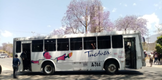 Normalistas bloquen autopista Oaxaca-Cuacnopalan, insisten en contrataciones